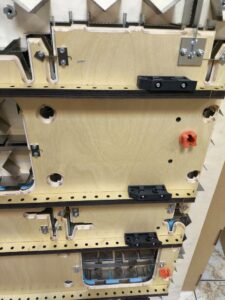 Стрипперная останстка штанцевальной формы с установленными элементами